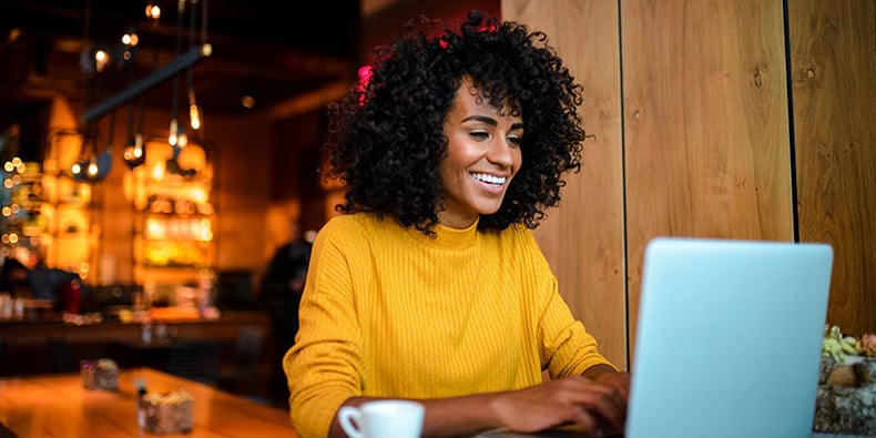 Woman on computer in coffee shop 